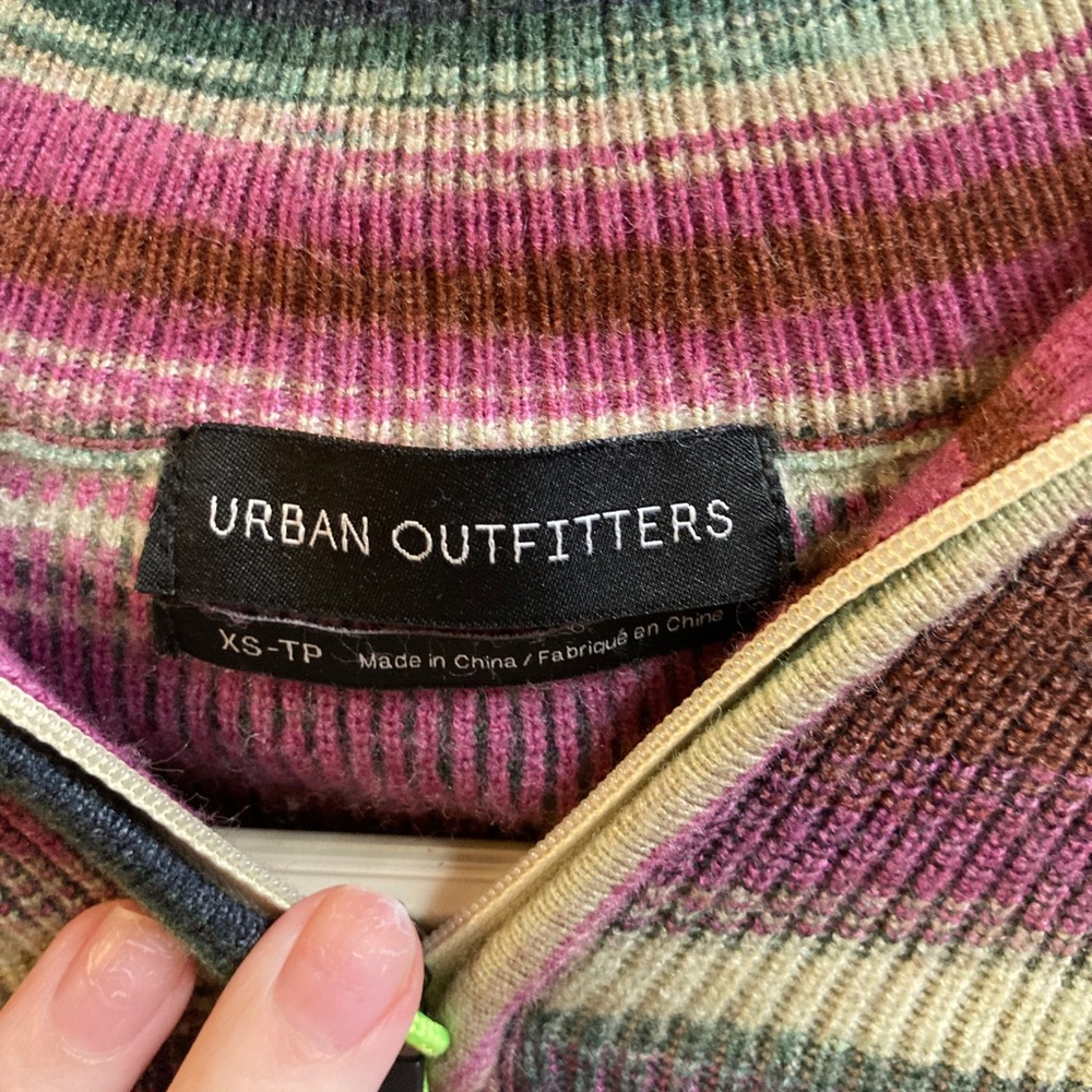Striped cropped sweater - Picture 2 of 2